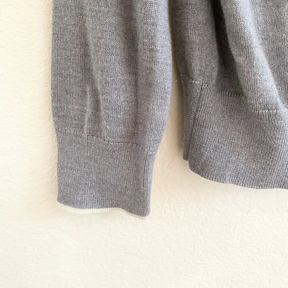 Banana Republic Men’s V-neck Slim Fit Merino Wool Gray Sweater‎ Large